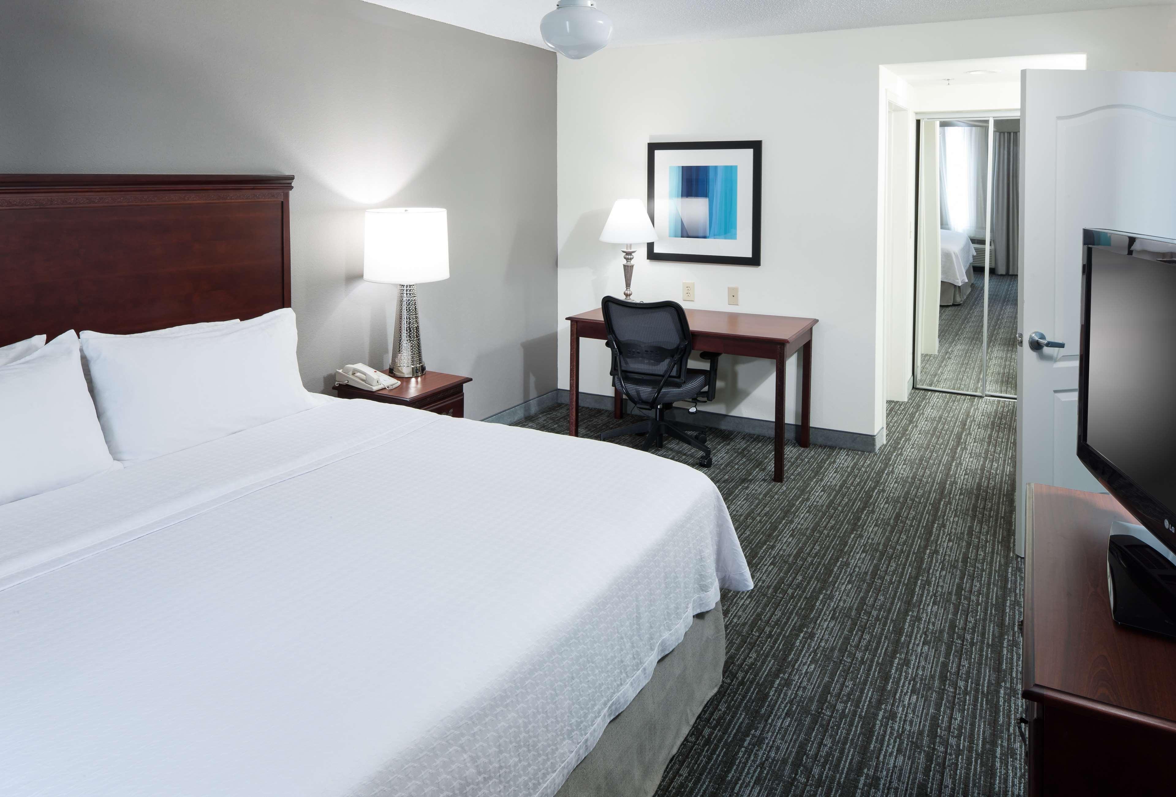 โฮมวู้ด สวีท บาย ฮิลตัน ฮันต์สวิลล์ วิลเลจ ออฟ โพรวิเดนซ์ Hotel ภายนอก รูปภาพ