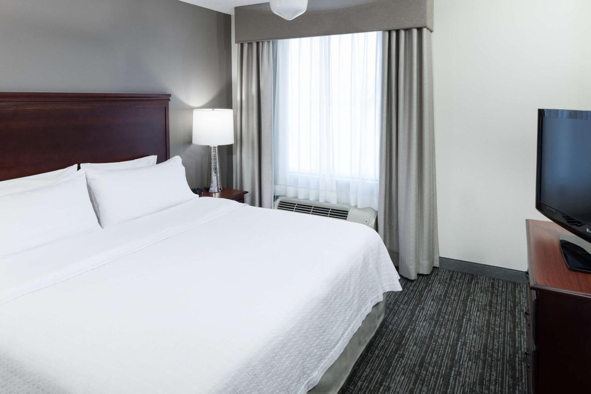 โฮมวู้ด สวีท บาย ฮิลตัน ฮันต์สวิลล์ วิลเลจ ออฟ โพรวิเดนซ์ Hotel ภายนอก รูปภาพ